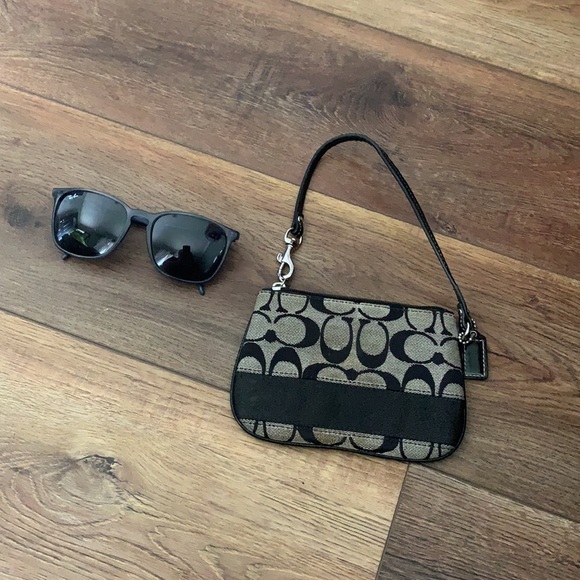 Coach wristlet - Picture 3 of 3